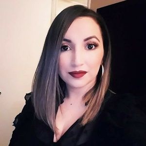 Meet your Posher, Yaneth